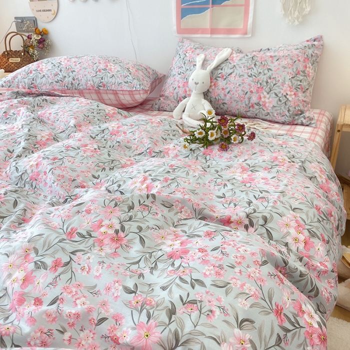 91家纺网 家纺一手货源 找家纺 2022年新款卡通系列全棉印花四件套实拍图直播爆款 甜心花蕊