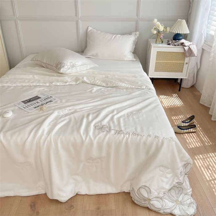 91家纺网 家纺一手货源 找家纺 星野家居 2021新款80s天丝夏被系列 蝴蝶结白