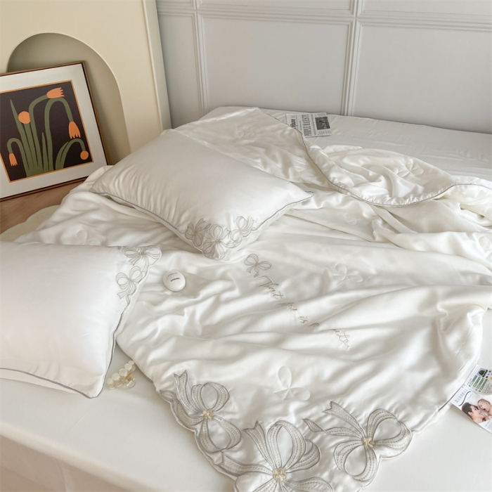 91家纺网 家纺一手货源 找家纺 星野家居 2021新款80s天丝夏被系列 蝴蝶结白