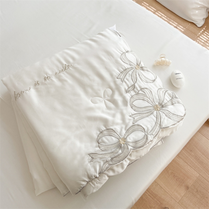 91家纺网 家纺一手货源 找家纺 星野家居 2021新款80s天丝夏被系列 蝴蝶结白