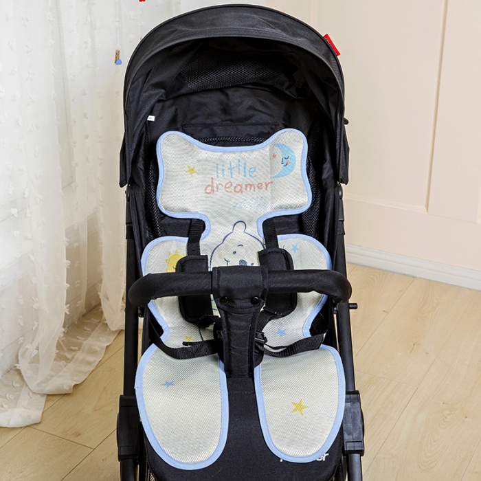 91家纺网 家纺一手货源 找家纺 小芽家居 2024新款推车系列凉垫 小熊维尼