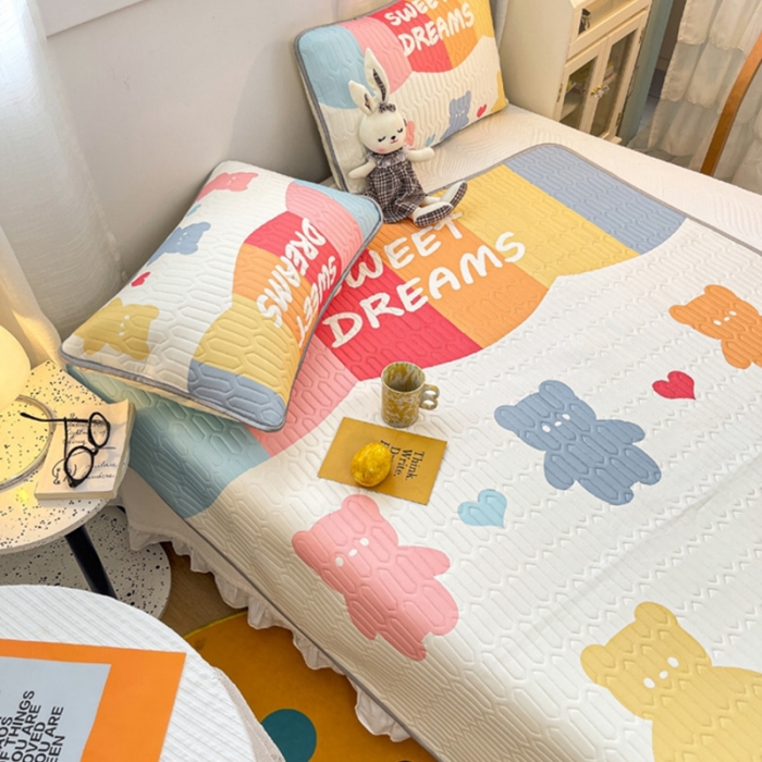 91家纺网 家纺一手货源 找家纺 金爱家 2021新款卡通乳胶凉席三件套  软糖熊