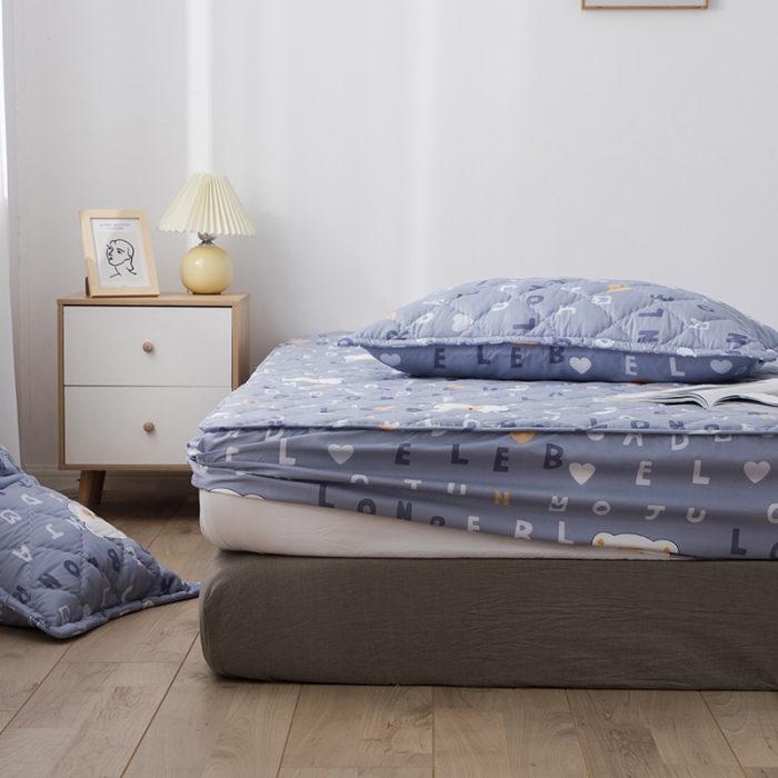 91家纺网 家纺一手货源 找家纺 小米笠 2021新款亲肤磨毛夹棉床笠 字母小熊