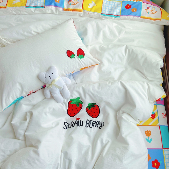 91家纺网 家纺一手货源 找家纺 雅居纺家纺 2022新款全棉水洗棉绣花四件套 草莓