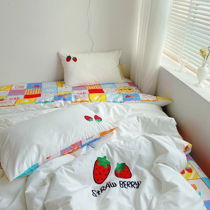 91家纺网 家纺一手货源 找家纺 雅居纺家纺 2022新款全棉水洗棉绣花四件套 草莓