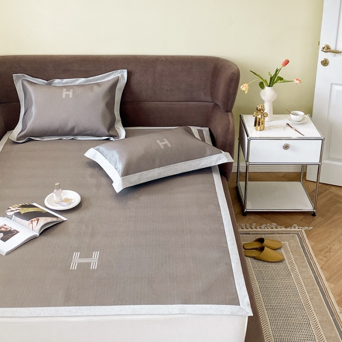 91家纺网 家纺一手货源 找家纺 （总）时年家纺 2021新款水洗冰露丝养生凉席数码印花-轻奢