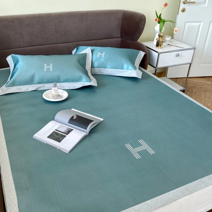 91家纺网 家纺一手货源 找家纺 时年家纺 2021新款水洗冰露丝养生凉席数码印花-轻奢 H-墨绿