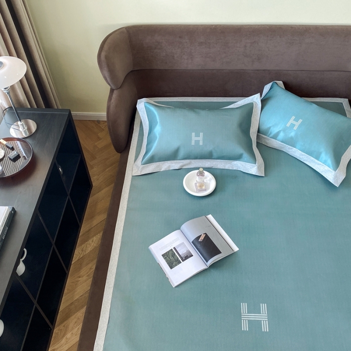 91家纺网 家纺一手货源 找家纺 时年家纺 2021新款水洗冰露丝养生凉席数码印花-轻奢 H-墨绿