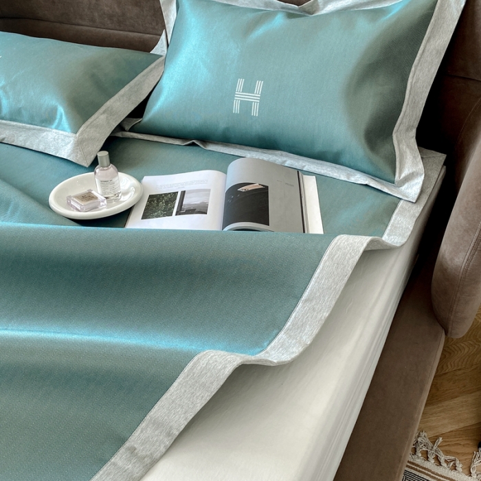 91家纺网 家纺一手货源 找家纺 时年家纺 2021新款水洗冰露丝养生凉席数码印花-轻奢 H-墨绿