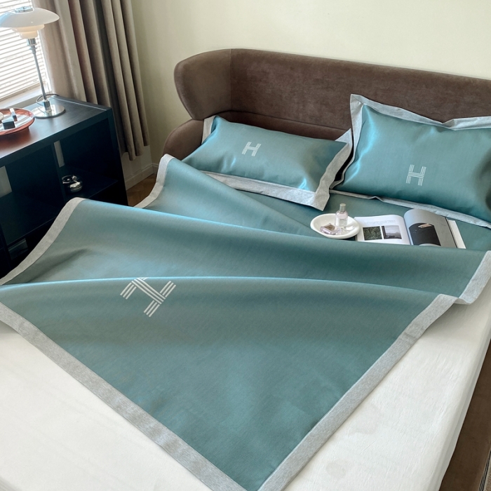 91家纺网 家纺一手货源 找家纺 时年家纺 2021新款水洗冰露丝养生凉席数码印花-轻奢 H-墨绿