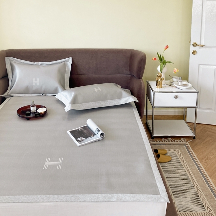 91家纺网 家纺一手货源 找家纺 时年家纺 2021新款水洗冰露丝养生凉席数码印花-轻奢 H-浅灰