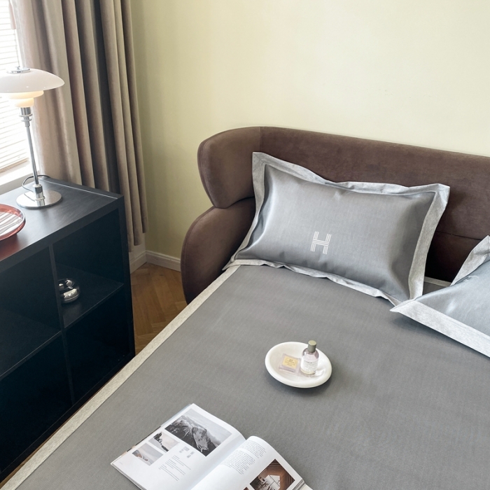 91家纺网 家纺一手货源 找家纺 时年家纺 2021新款水洗冰露丝养生凉席数码印花-轻奢 H-深灰