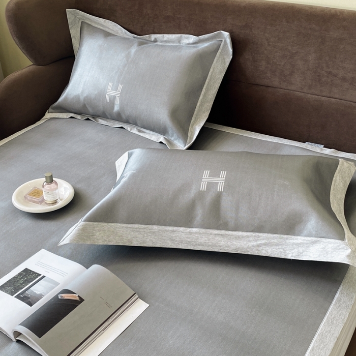 91家纺网 家纺一手货源 找家纺 时年家纺 2021新款水洗冰露丝养生凉席数码印花-轻奢 H-深灰