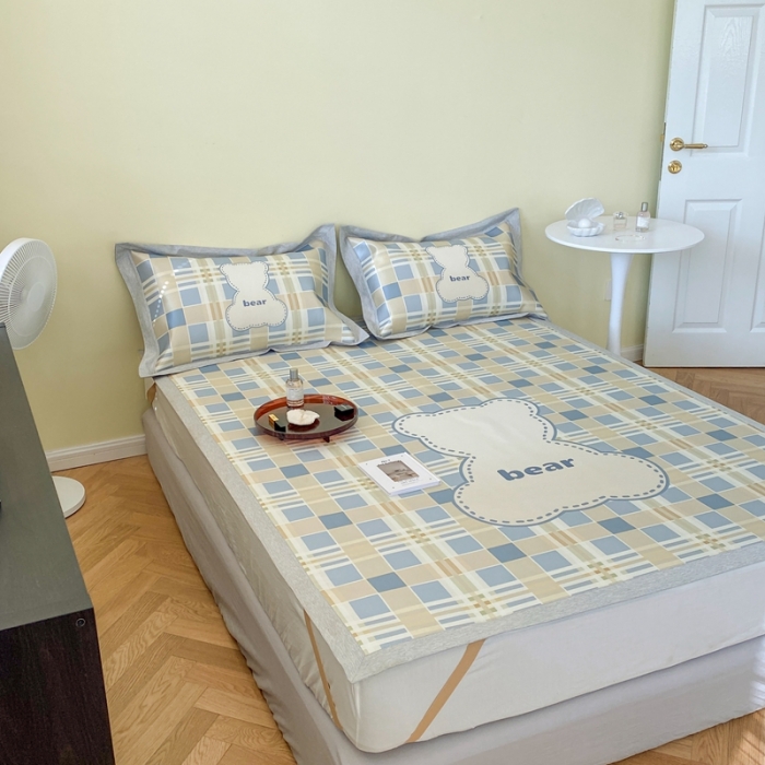 91家纺网 家纺一手货源 找家纺 时年家纺 2021新款水洗冰露丝养生凉席数码印花-轻奢 格子熊