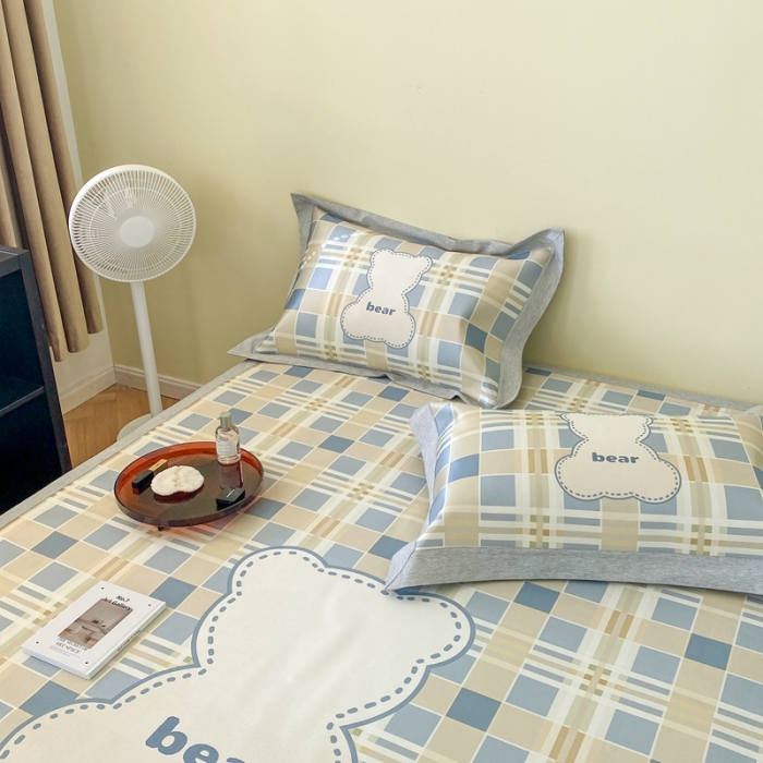 91家纺网 家纺一手货源 找家纺 时年家纺 2021新款水洗冰露丝养生凉席数码印花-轻奢 格子熊