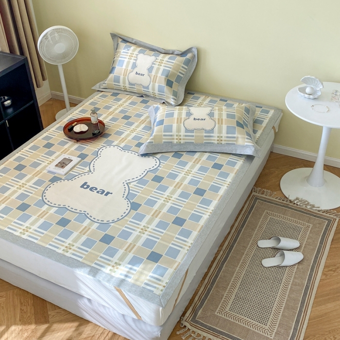 91家纺网 家纺一手货源 找家纺 时年家纺 2021新款水洗冰露丝养生凉席数码印花-轻奢 格子熊