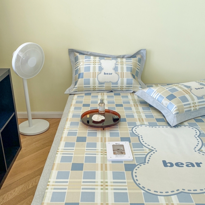 91家纺网 家纺一手货源 找家纺 时年家纺 2021新款水洗冰露丝养生凉席数码印花-轻奢 格子熊