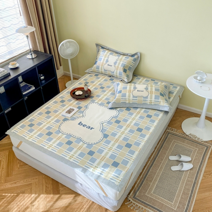 91家纺网 家纺一手货源 找家纺 时年家纺 2021新款水洗冰露丝养生凉席数码印花-轻奢 格子熊