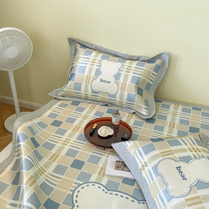 91家纺网 家纺一手货源 找家纺 时年家纺 2021新款水洗冰露丝养生凉席数码印花-轻奢 格子熊