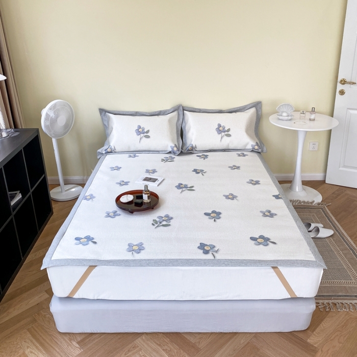 91家纺网 家纺一手货源 找家纺 时年家纺 2021新款水洗冰露丝养生凉席数码印花-轻奢 蓝风铃