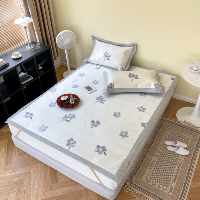 91家纺网 家纺一手货源 找家纺 时年家纺 2021新款水洗冰露丝养生凉席数码印花-轻奢 蓝风铃