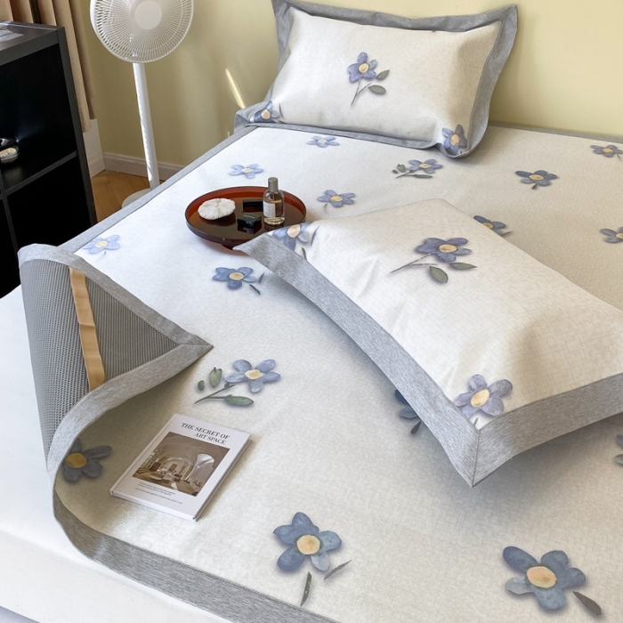 91家纺网 家纺一手货源 找家纺 时年家纺 2021新款水洗冰露丝养生凉席数码印花-轻奢 蓝风铃