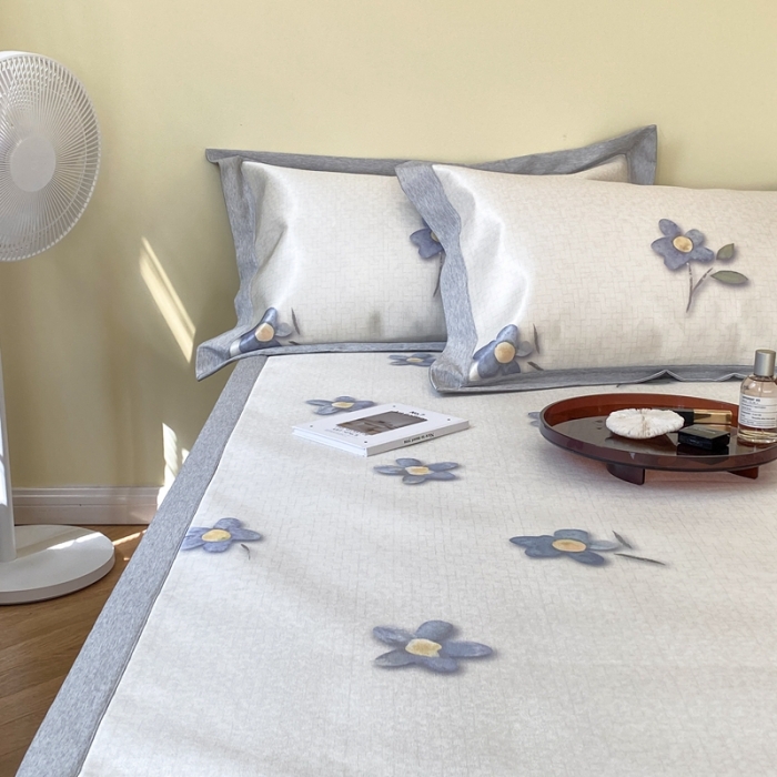 91家纺网 家纺一手货源 找家纺 时年家纺 2021新款水洗冰露丝养生凉席数码印花-轻奢 蓝风铃