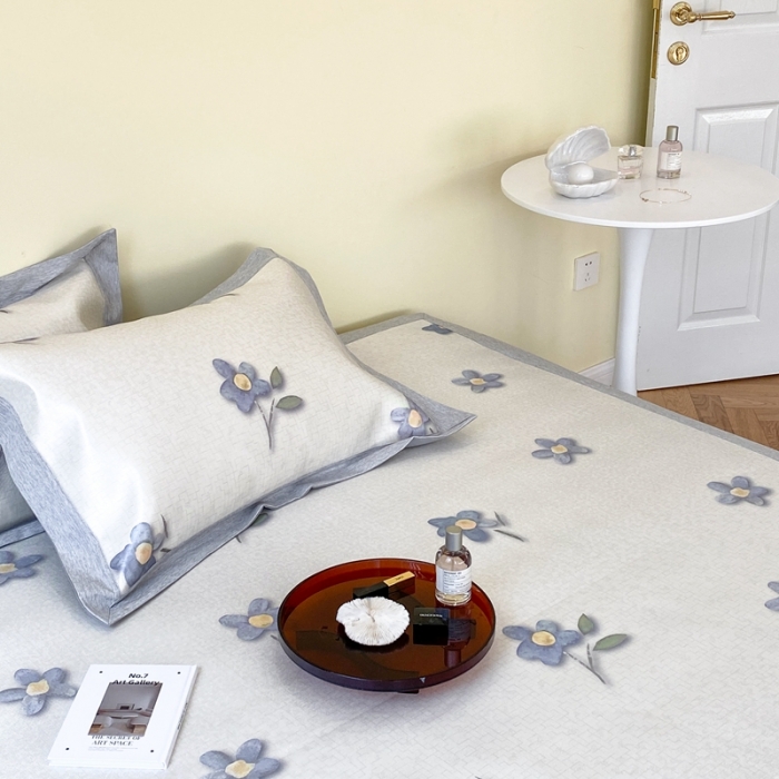 91家纺网 家纺一手货源 找家纺 时年家纺 2021新款水洗冰露丝养生凉席数码印花-轻奢 蓝风铃