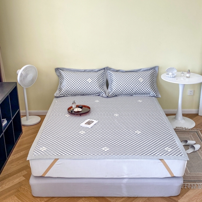 91家纺网 家纺一手货源 找家纺 时年家纺 2021新款水洗冰露丝养生凉席数码印花-轻奢 棋盘格