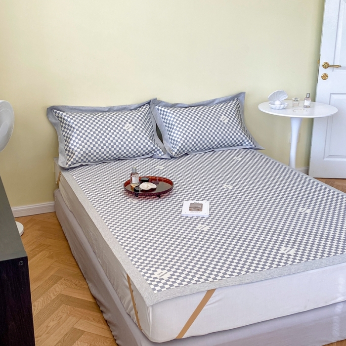 91家纺网 家纺一手货源 找家纺 时年家纺 2021新款水洗冰露丝养生凉席数码印花-轻奢 棋盘格