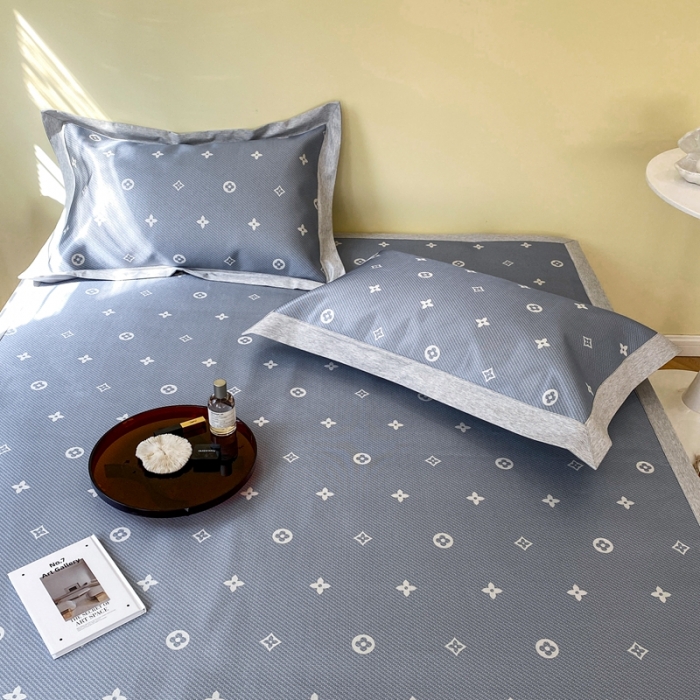 91家纺网 家纺一手货源 找家纺 时年家纺 2021新款水洗冰露丝养生凉席数码印花-轻奢 四叶草