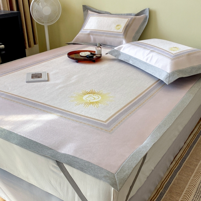 91家纺网 家纺一手货源 找家纺 时年家纺 2021新款水洗冰露丝养生凉席数码印花-轻奢 小幸运粉