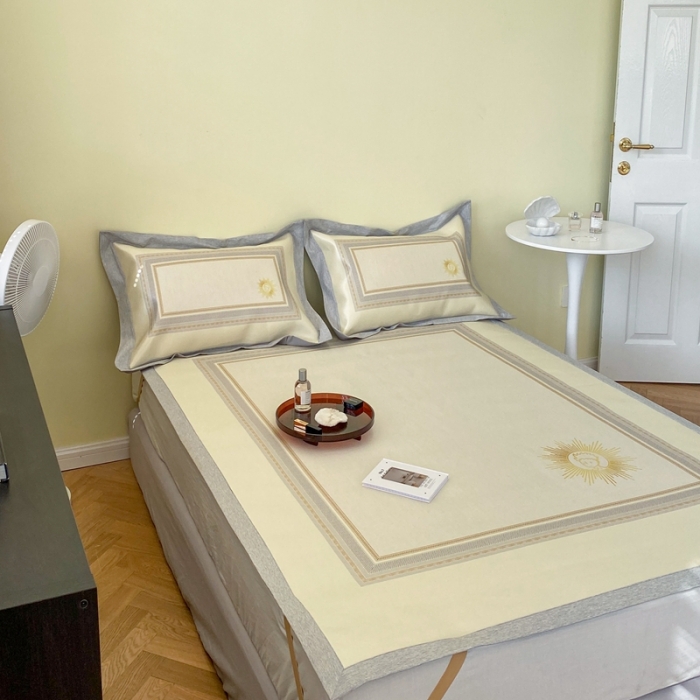 91家纺网 家纺一手货源 找家纺 时年家纺 2021新款水洗冰露丝养生凉席数码印花-轻奢 小幸运黄