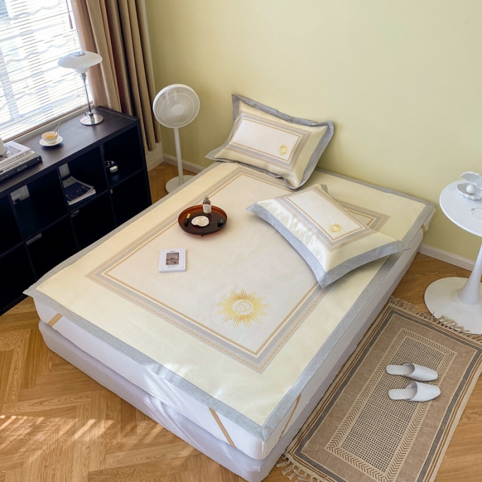 91家纺网 家纺一手货源 找家纺 时年家纺 2021新款水洗冰露丝养生凉席数码印花-轻奢 小幸运黄