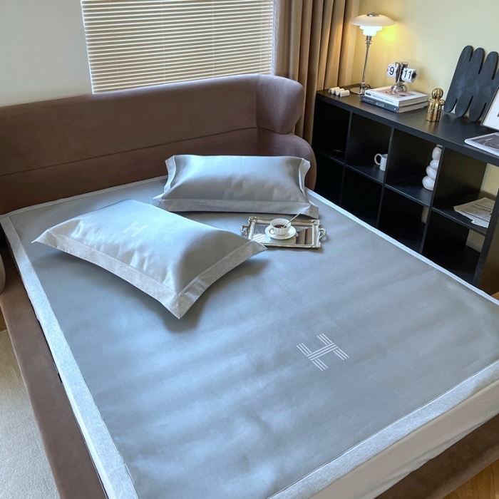 91家纺网 家纺一手货源 找家纺 时年2021新款水洗冰露丝养生凉席数码印花-轻奢风格二H浅灰2