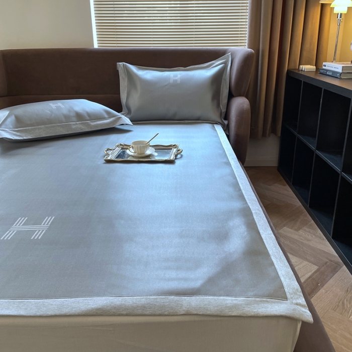 91家纺网 家纺一手货源 找家纺 时年2021新款水洗冰露丝养生凉席数码印花-轻奢风格二H浅灰2