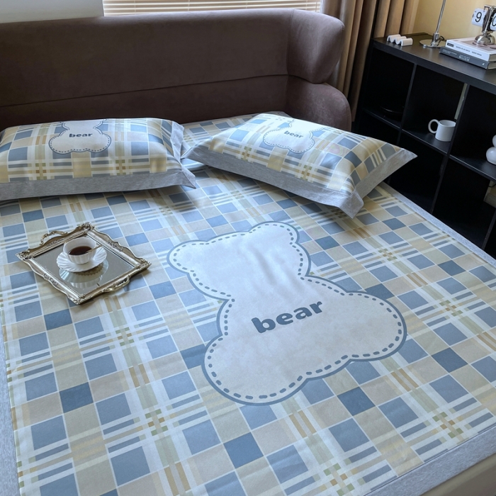 91家纺网 家纺一手货源 找家纺 时年 2021新款水洗冰露丝养生凉席数码印花轻奢风格二格子熊2