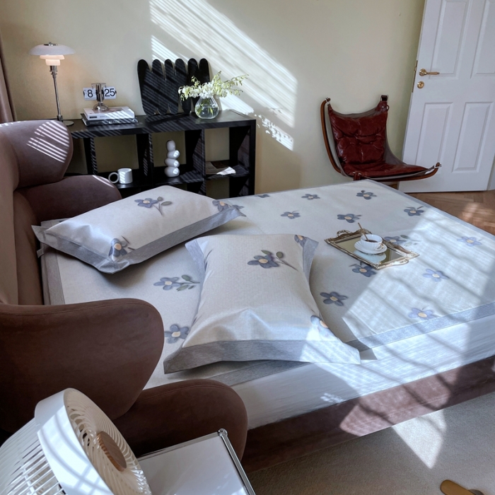 91家纺网 家纺一手货源 找家纺 时年 2021新款水洗冰露丝养生凉席数码印花轻奢风格二蓝风铃2