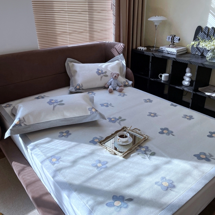 91家纺网 家纺一手货源 找家纺 时年 2021新款水洗冰露丝养生凉席数码印花轻奢风格二蓝风铃2