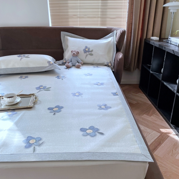 91家纺网 家纺一手货源 找家纺 时年 2021新款水洗冰露丝养生凉席数码印花轻奢风格二蓝风铃2