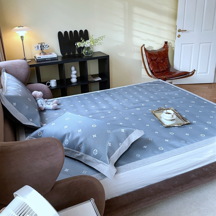 91家纺网 家纺一手货源 找家纺 时年 2021新款水洗冰露丝养生凉席数码印花轻奢风格二四叶草2