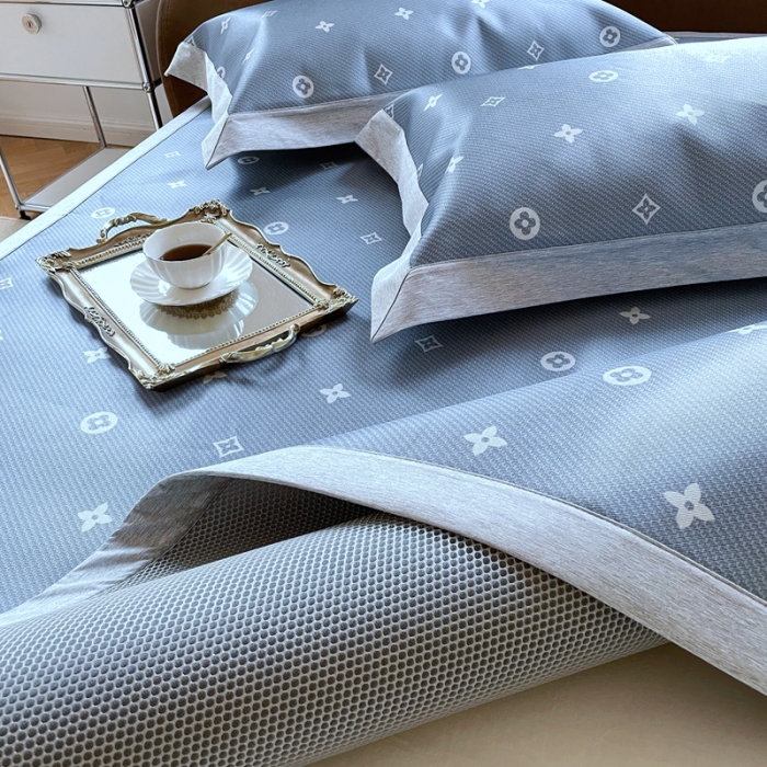 91家纺网 家纺一手货源 找家纺 时年 2021新款水洗冰露丝养生凉席数码印花轻奢风格二四叶草2