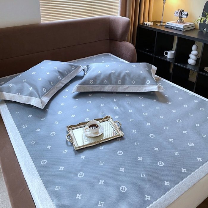 91家纺网 家纺一手货源 找家纺 时年 2021新款水洗冰露丝养生凉席数码印花轻奢风格二四叶草2