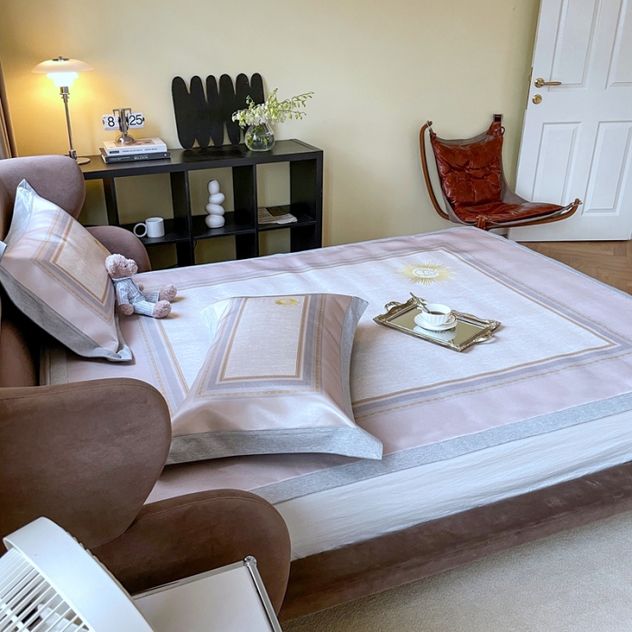 91家纺网 家纺一手货源 找家纺 时年2021新款水洗冰露丝养生凉席数码印花轻奢风格二小幸运粉2