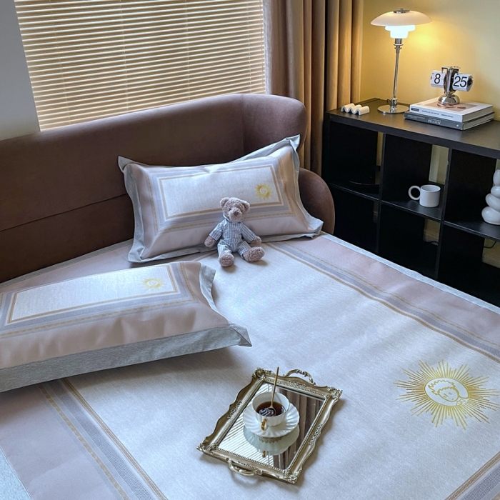 91家纺网 家纺一手货源 找家纺 时年2021新款水洗冰露丝养生凉席数码印花轻奢风格二小幸运粉2