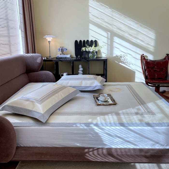 91家纺网 家纺一手货源 找家纺 时年2021新款水洗冰露丝养生凉席数码印花轻奢风格二小幸运黄2