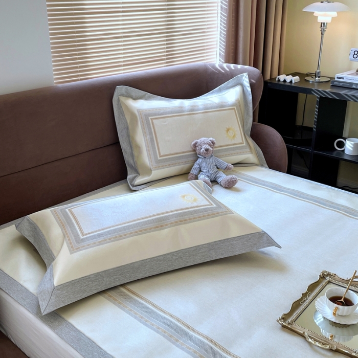 91家纺网 家纺一手货源 找家纺 时年2021新款水洗冰露丝养生凉席数码印花轻奢风格二小幸运黄2