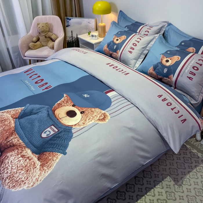 91家纺网 家纺一手货源 找家纺 金爱家 2021新款13372大版全棉卡通四件套 公仔熊