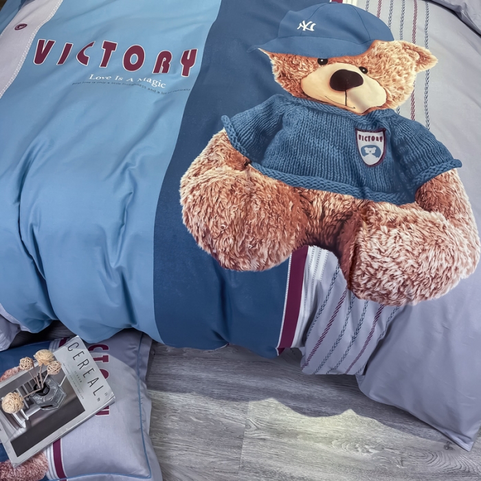 91家纺网 家纺一手货源 找家纺 金爱家 2021新款13372大版全棉卡通四件套 公仔熊