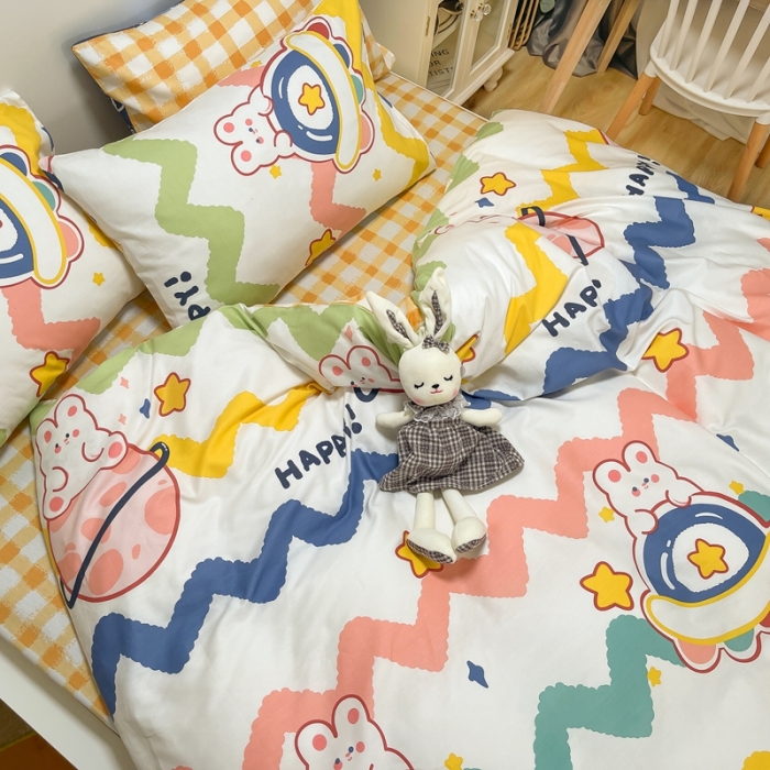 91家纺网 家纺一手货源 找家纺 曼之夏2022款全棉13372匹马棉纯棉印花四件套快乐星球兔